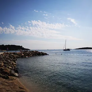 https://stinjan-modern-relaxing-apartments.in-istria.net