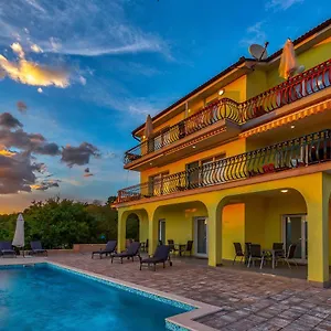 https://luxury-apartments-kostrena-with-pool-2.primorje-gorskikotar.com